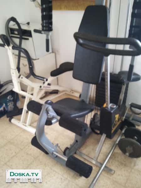 Силовая мультистанция, велотренажер, набор штанга и гантели.