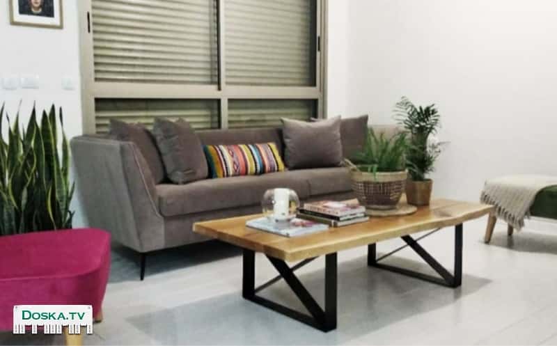 Стол журнальный в индустриальном стиле, столешница массив дуба, ножки черный