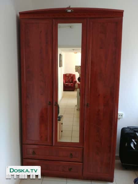 Срочно(!)  3-х створчатый шкаф с зеркальной дверью и подсветкой