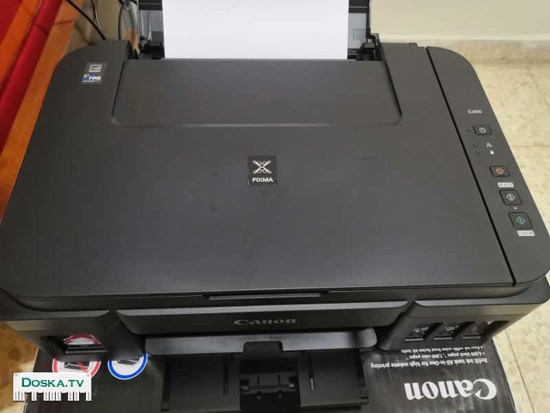 Подаю Принтер Canon цветной. Картриджи не меняются. Просто заливается краска.