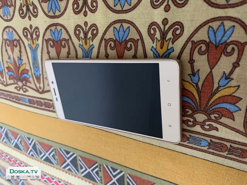 Продаю хороший телефон, все работает отлично, включая сканер отпечатка пальцев.