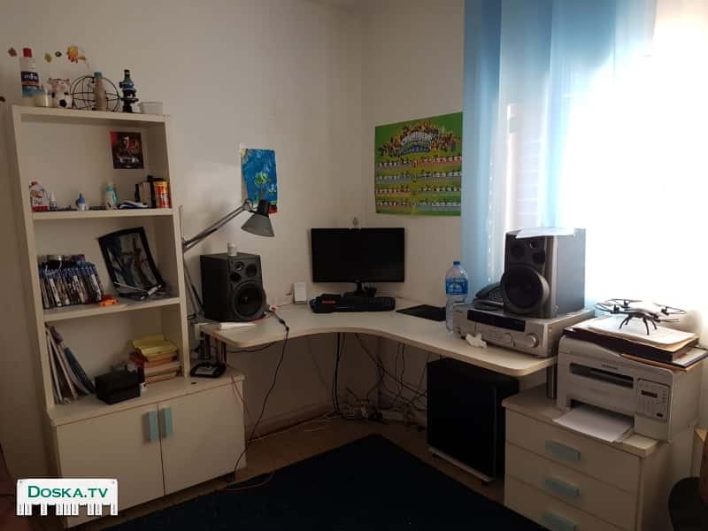 Цена в шекелях Стол, очень удобный. Большой. В хорошем состоянии.