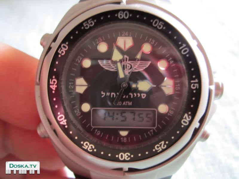 Часы ADI IDF со знаком סיירת נח"ל. На задней крышке
