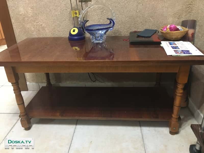 журнальный столик в отличном состоянии -250шек.