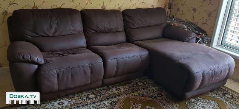 Угловой диван 2.70*160. С одной стороны есть риклайнер. Моющаяся ткань