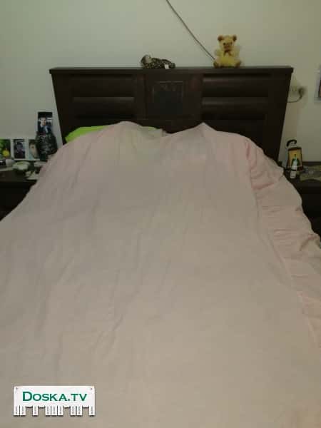 Кровать и две прикрлватные тумбочки в хорошем состоянии! Размер 1400х1900.без