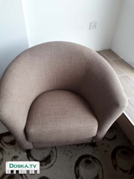 Кресло компактное, цвет коричневый, в отличном состоянии. Два.