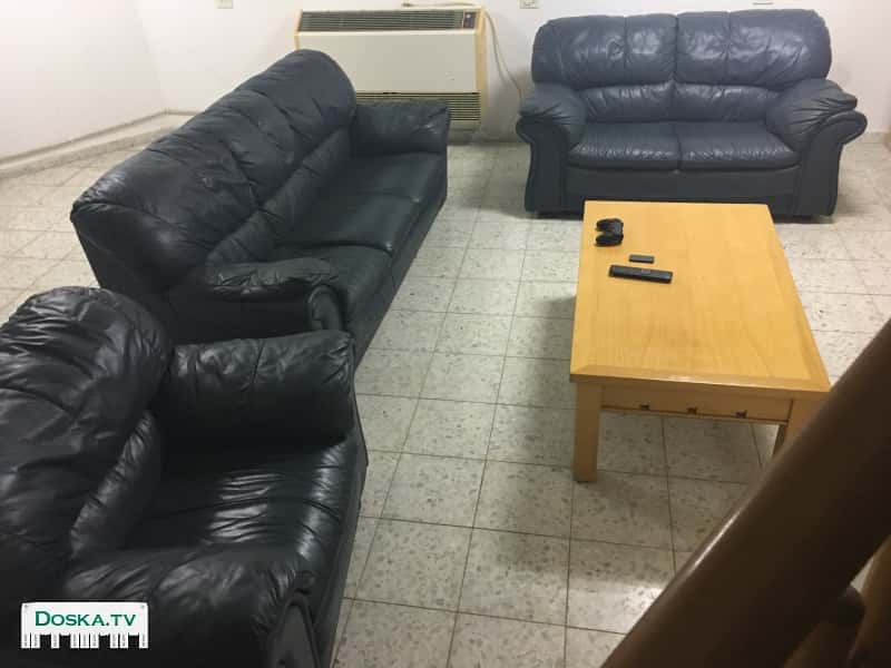 Диваны 3,2 + 1.  Натуральная кожа, темно-синего цвета.