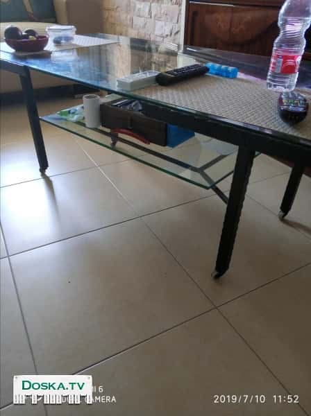 Стол журнальный на колёсиках железо-стекло 136см.х 67см.