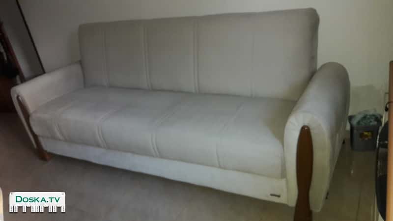 Раскладной  диван, практически новый. Торг уместен.