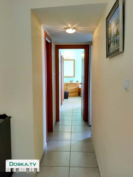 Зеркало в деревянной оправе, размеры : 80 см на 100