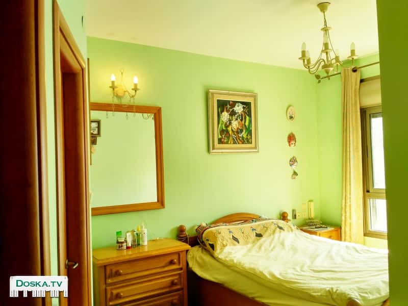 Тумбочка из дерева с дверцей и выдвижным ящичком. Размеры 45