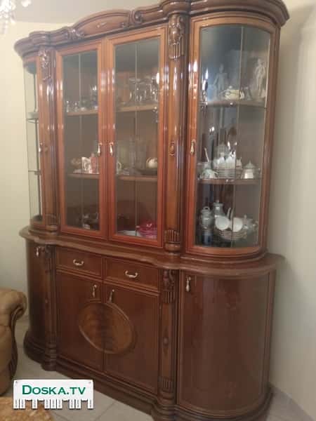 В шикарном состоянии и почти даром. Мебель находится в Атлите.