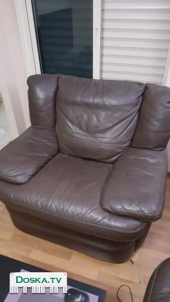 Кожаный салон  2+3 темно коричневого цвета в хорошем состоянии