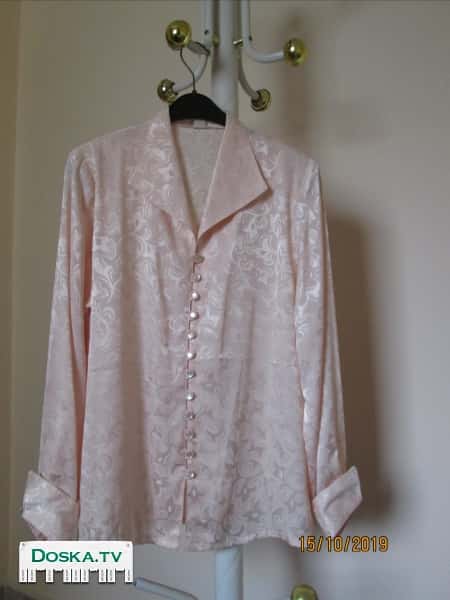 Женская  шелковая блузка бежевого цвета размер М в отличном