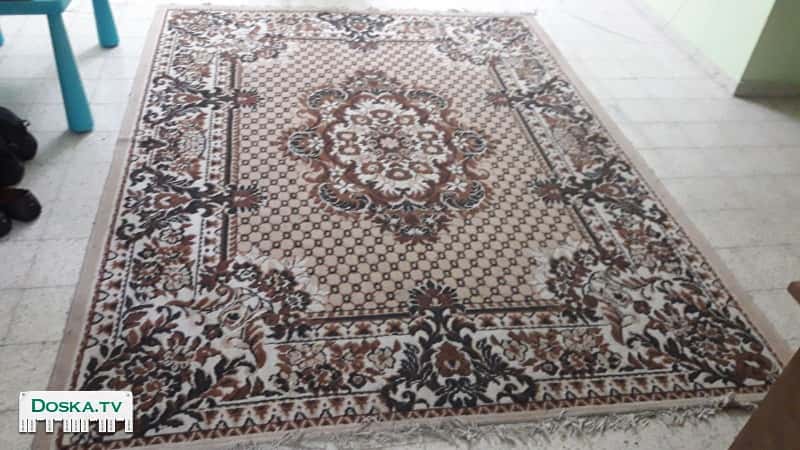 Ковер, 2.5 м Х 2 м, в хорошем состоянии, 100