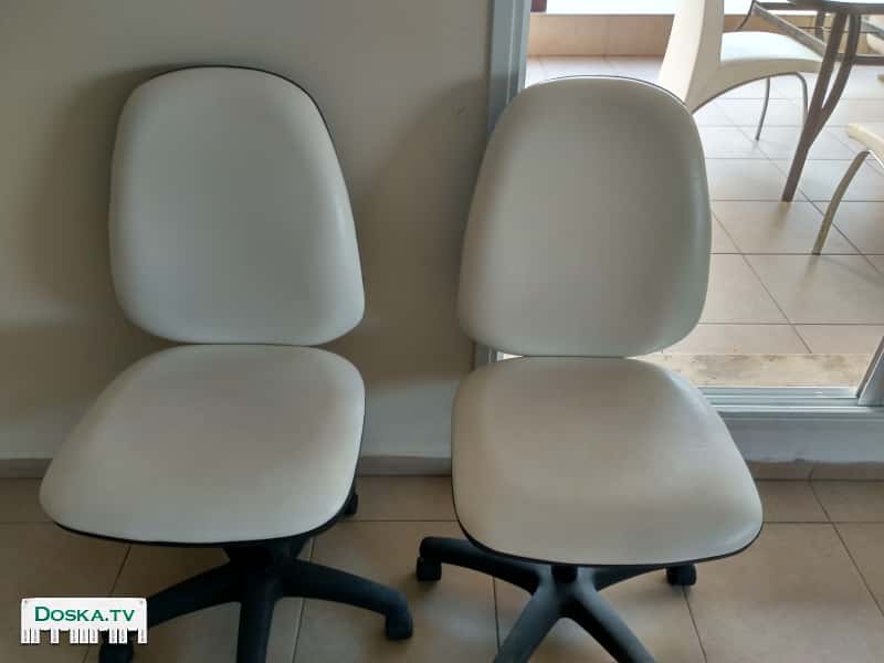 Кресло для мастера маникюра педикюра косметолога.