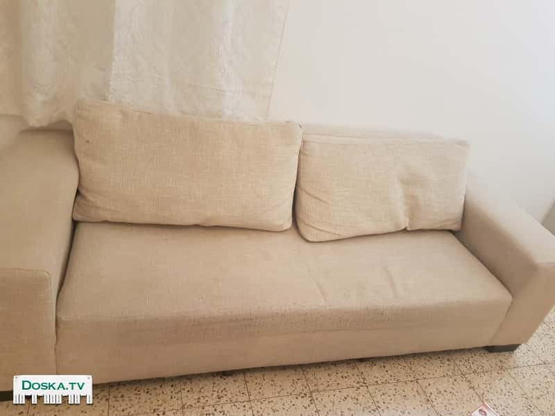 Очень приятное, удобное. можно сидеть, лежать. есть подушки.