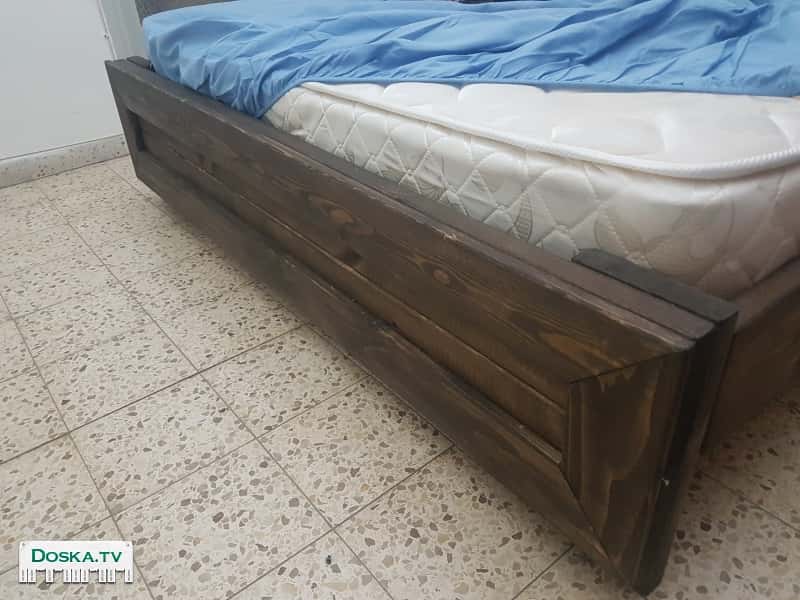 в связи C переездом двуспальная кровать с матрасом Дерево. Почти