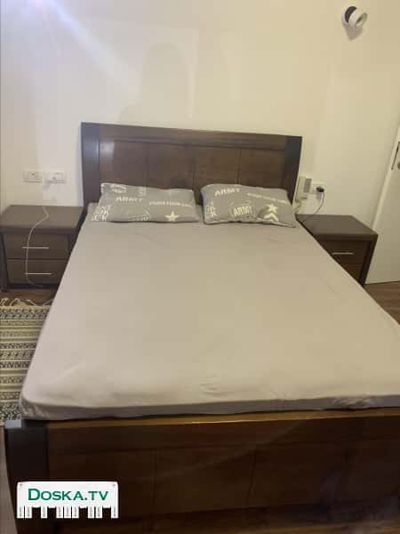 гарнитур, дерево -орех. Идеальное состояние. Ортопедический матрас.