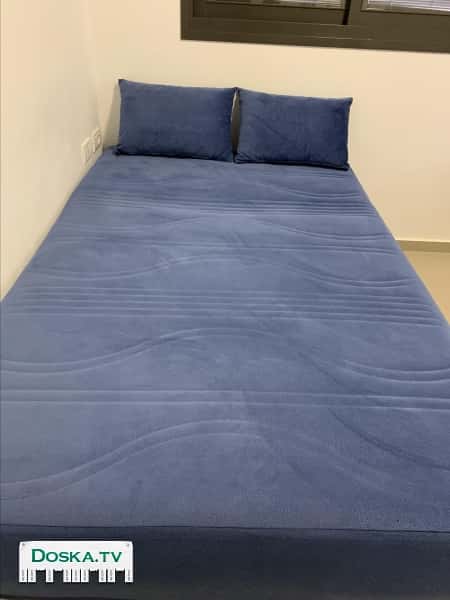 Кровати, в комплекте есть подушки, состояние нового.