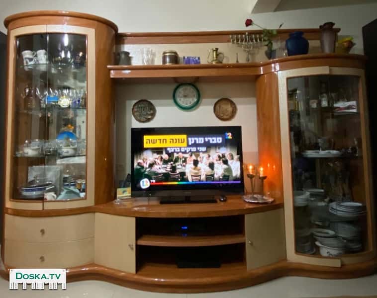 борльшая витрина в отличном состоянии ! Размеры 200*320 ,