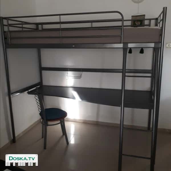 Двухэтажная кровать 90×200 см для подростка. Внизу рабочий стол во