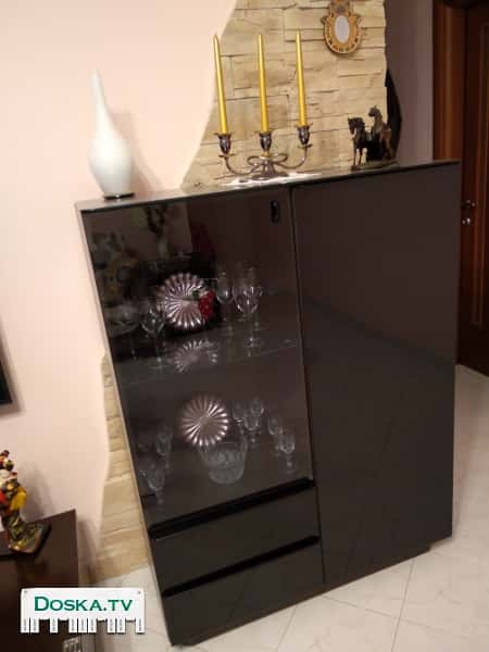 сервант(Италия) в отличном состоянии (100*42*130).