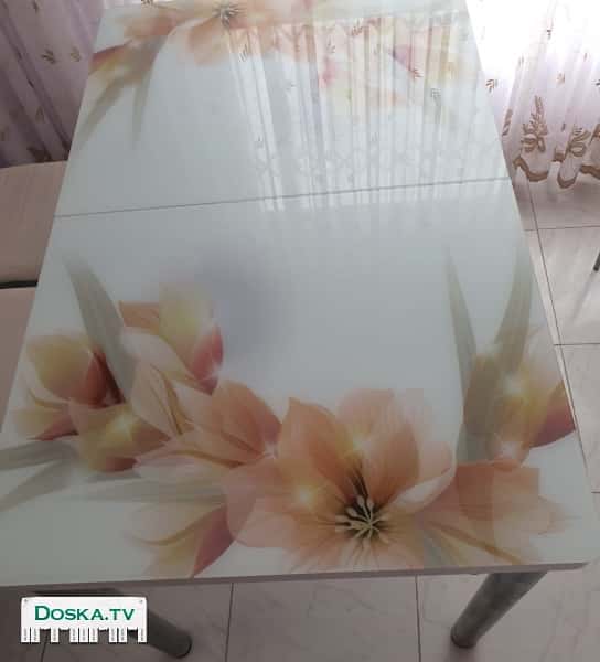 обеденный стол+4 стула  в очень хорошем состоянии!  Так