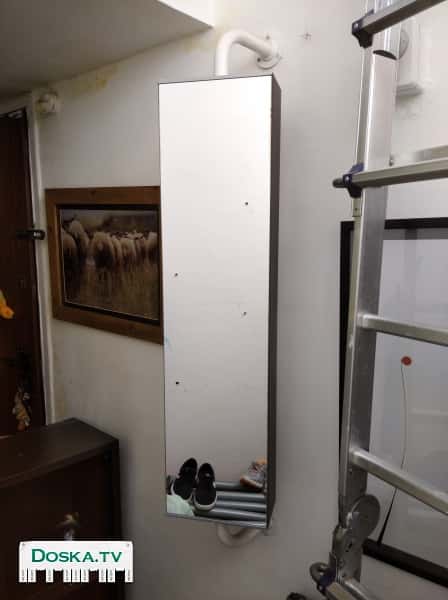 Шкаф-зеркало  крутящейся на 360 градусов для хранения духов косметики