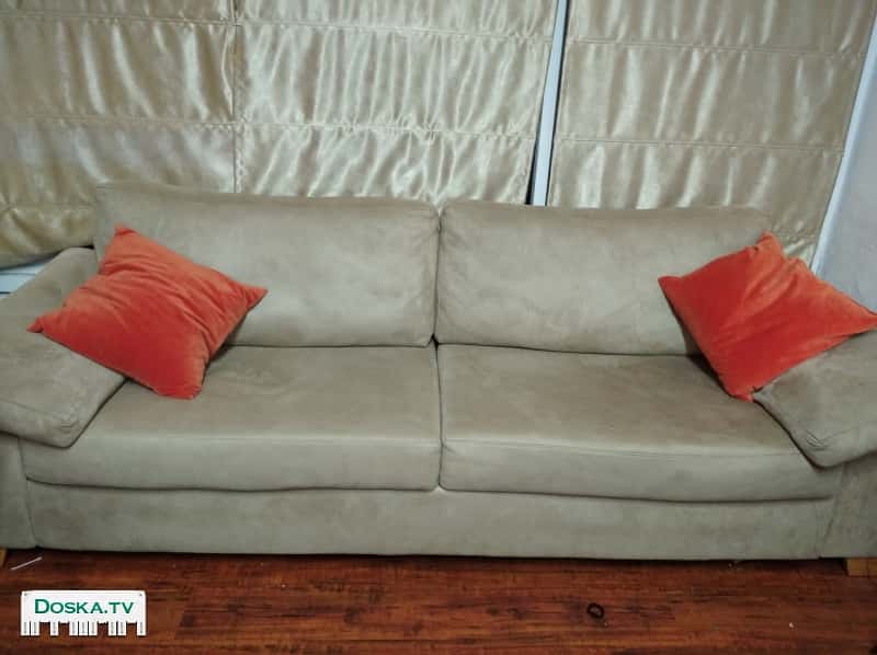 В связи с переездом  диван 3-местный очень удобный 2