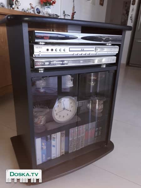 Тумба под комплект электроники : телевизор, модем TV,раутер интернета, DVD,