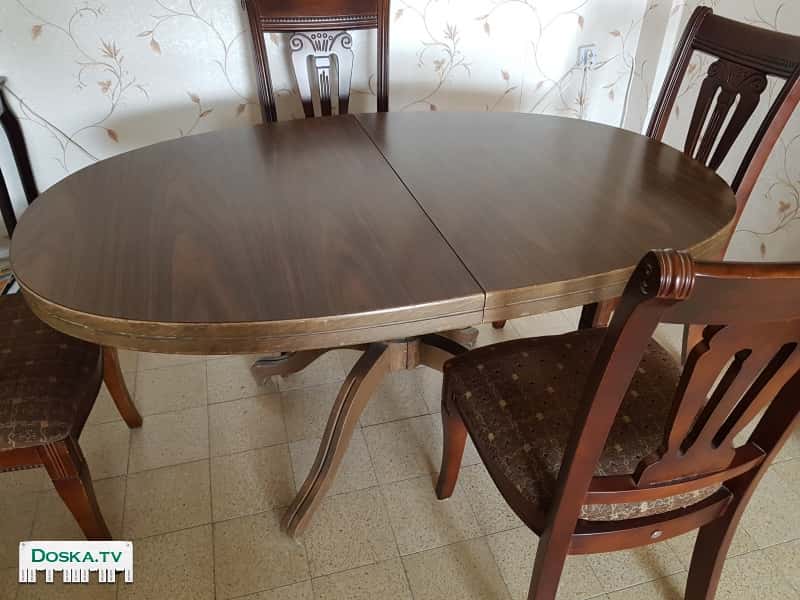 Обеденный овальный стол в хорошем состоянии. Размеры 150х90х73