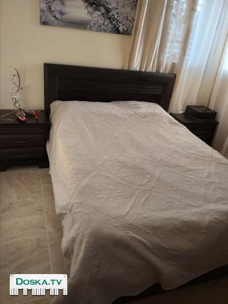 Кровать,две тумбочки,комод,зеркало