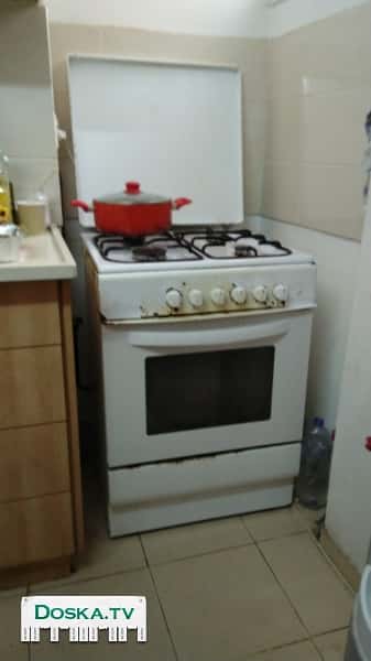 Газовая плита с духовкой в хорошем состоянии, печет замечательно. +