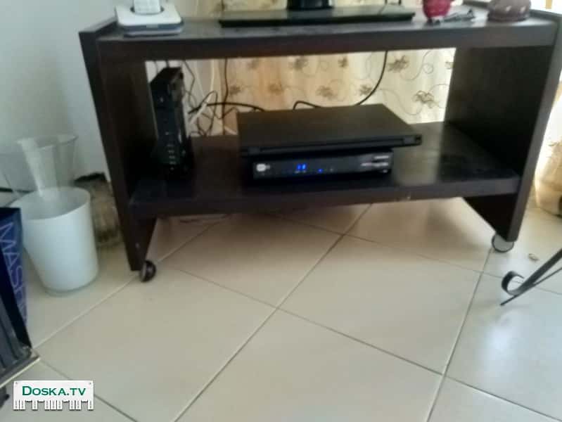 Подставка для телевизора в отличном состоянии. Размеры 85/40/48