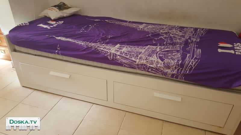Кровать в отличном состоянии.Производство IKEA. раскладывается есть ящики для белья.