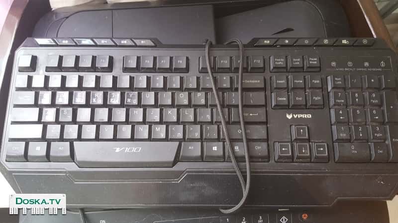 клавиатура V100 Backlit gaming keyboard в отличном состоянии. Цвет черный