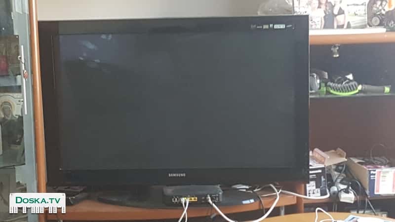 Телевизор LG 42 диагональ. на подставке, также есть крепление для