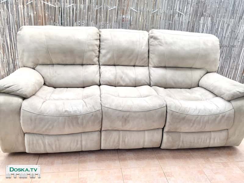 Диван тройка, края раздвижные  Состояние хорошее, есть один дефект