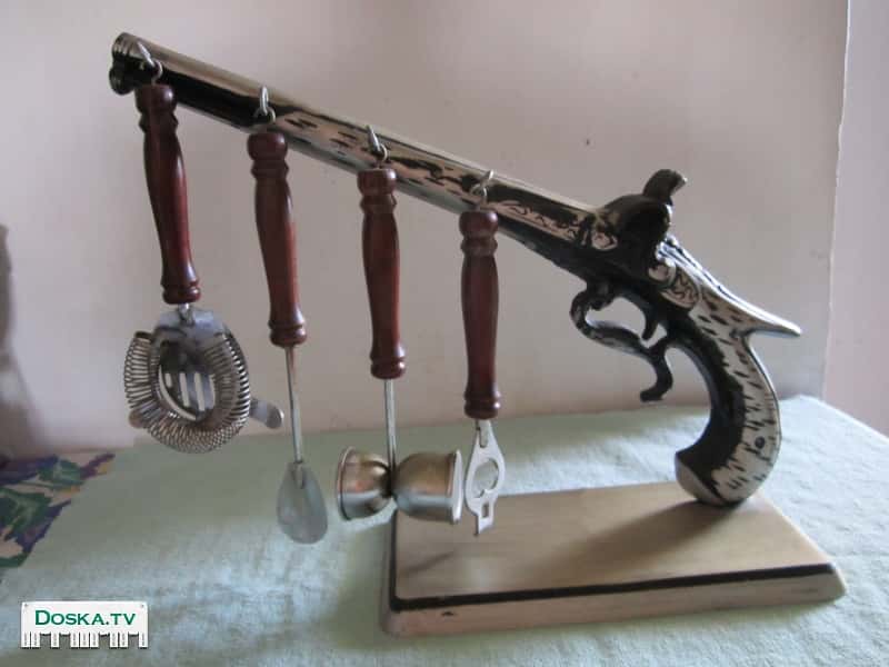 Набор кухонный,декоративный-"Пистоль" на сьемной подставке. Производство Тайваня  1990-х годов.
