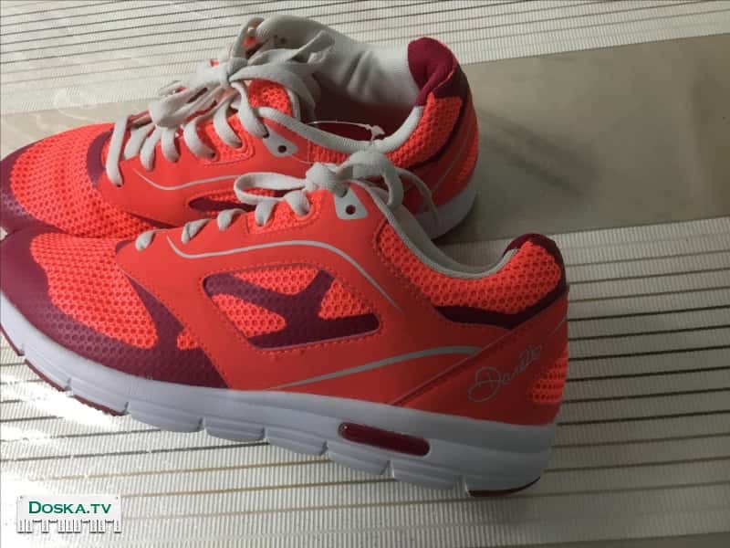 Новые крассовки размер 38