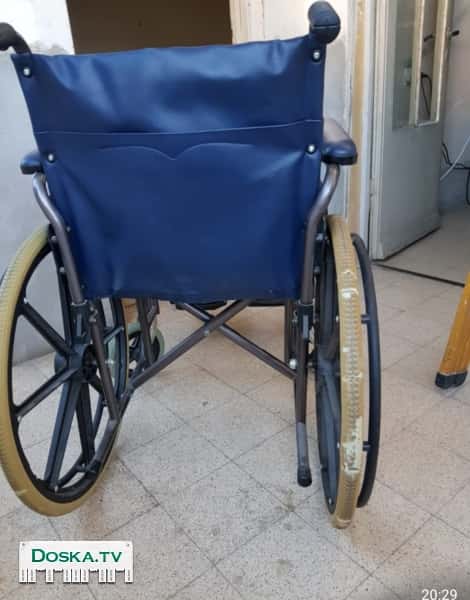 инвалидное кресло фирмы קוסמוטרייד и инвалидный стул для душа и