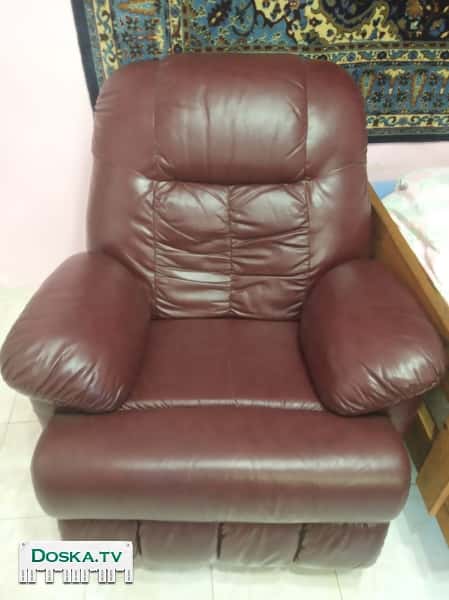 кресло-качалка удобное , мягкое, в хорошем состоянии ,самовывоз. Торг уместен.