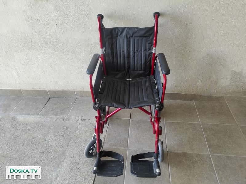 инвалидную коляску лёгкая складная в отличном состоянии, не использовалась