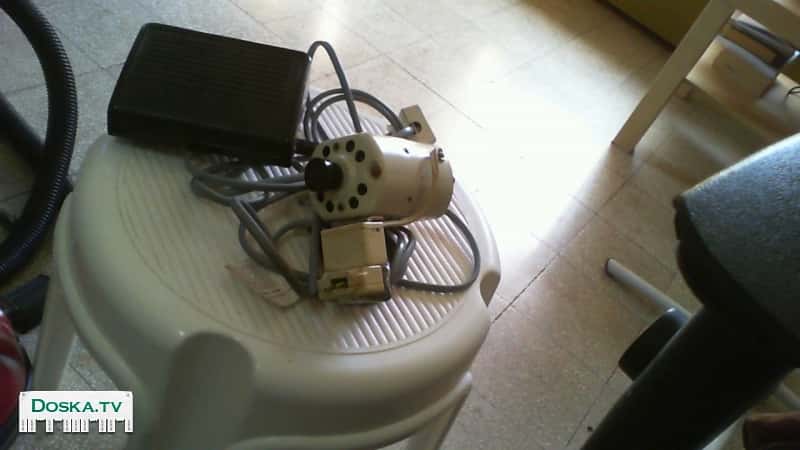 Мотор с педалью для швейной машины.