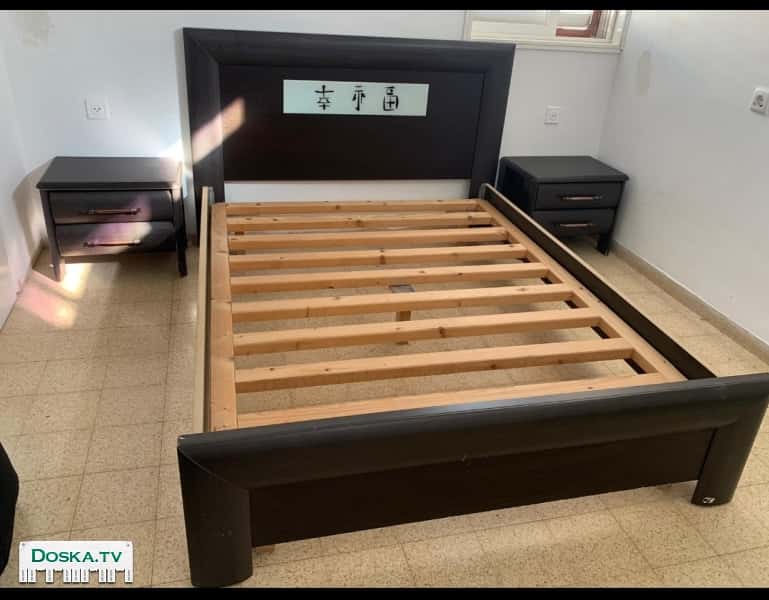 кровать с двумя тумбочками в г.Хайфа, в хорошем состоянии.