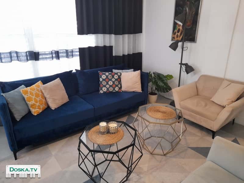 гостиная в хорошем состоянии как новая.  Большой диван из