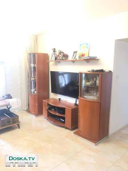 комплект в салон, состоящий из двух витрин и столик/буфет под