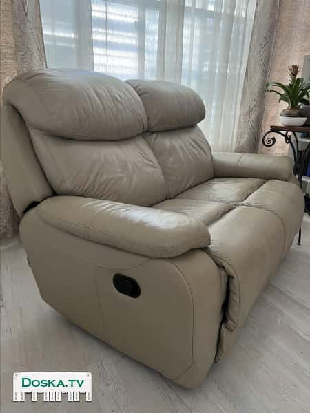 кожаный фирменный диван в отличном состоянии. Ухоженный, мягкая приятная кожа